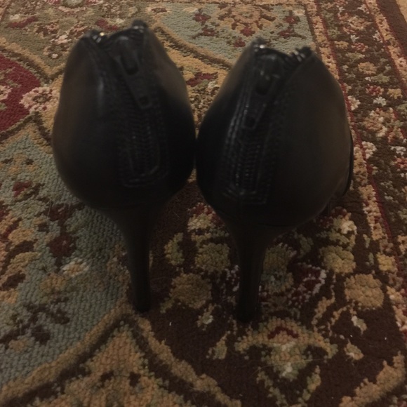 Black Heels - Picture 3 of 4