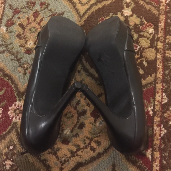 Black Heels - Picture 4 of 4