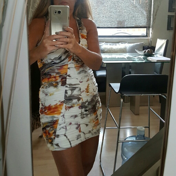 Do not buy.       Bebe dress