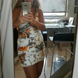 Do not buy.       Bebe dress