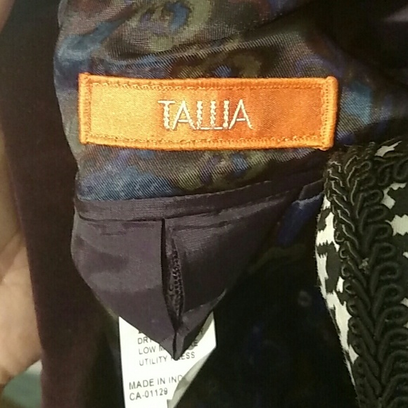 Boys Holiday Burgundy Jacket (Size 16) - Picture 3 of 3