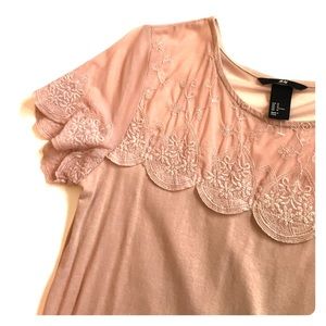 ❣️❗️FINAL PRICE➖DONATING SOON. H&M scallop lace top