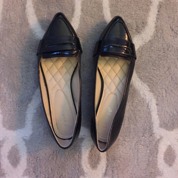 Black, patent leather pointed toe flats