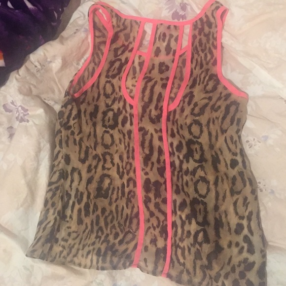 Cute top - Picture 3 of 3