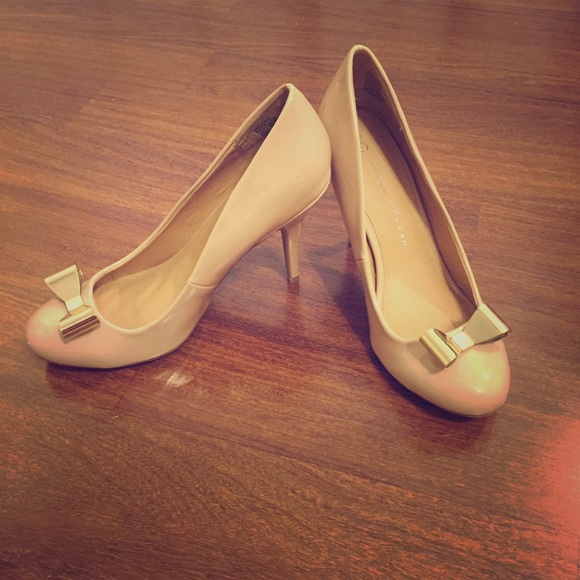 LC Lauren Conrad Shoes - • Classy Lauren Conrad Nude Bow Heel •
