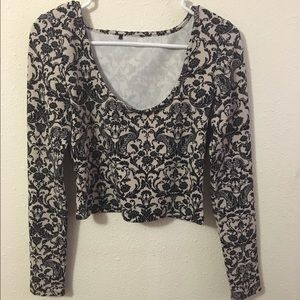 Long sleeve cropped top