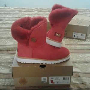 Red uggs TRADDED!!!