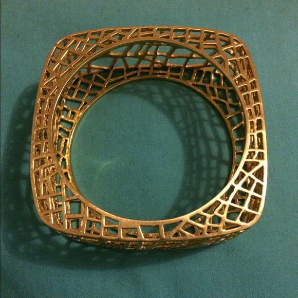 Jewelmint Jewelry - Jewelmint original bird cage bangle.