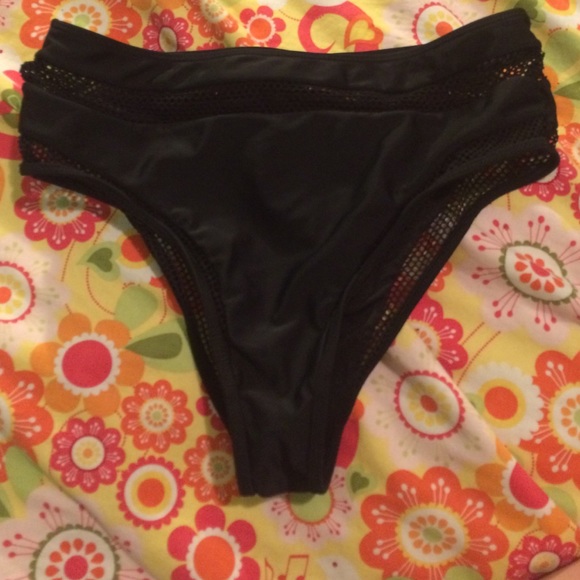 Bikini - Picture 3 of 4