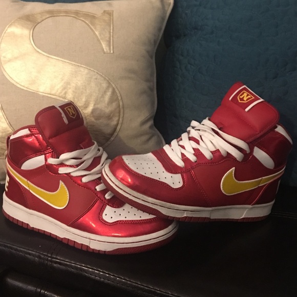 Red & White NIKE Hightop DUNKS