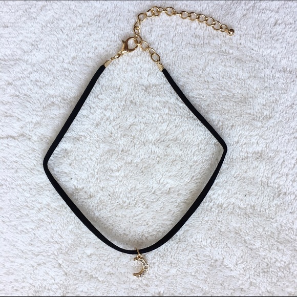 • Crescent Moon Choker • - Picture 2 of 4