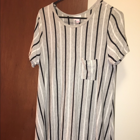 New Carly Lularoe - Picture 1 of 1