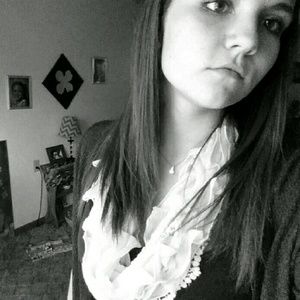 Meet your Posher, Danielle