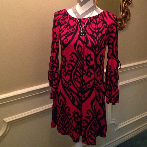 Red and Black Bell Sleeve Tunic Dress