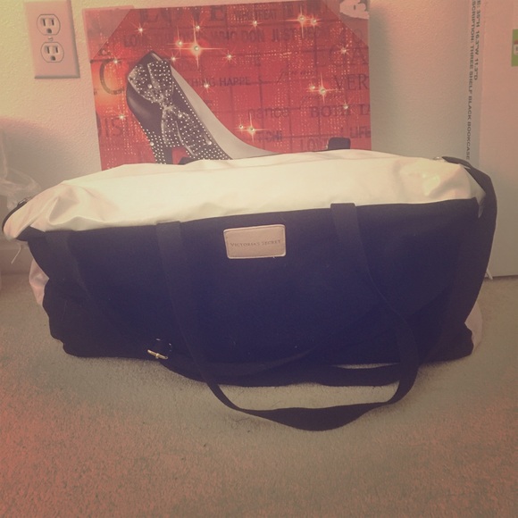 VS duffle bag w/ strap - Picture 1 of 4