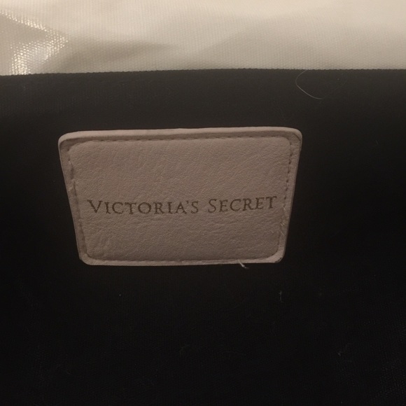 VS duffle bag w/ strap - Picture 2 of 4