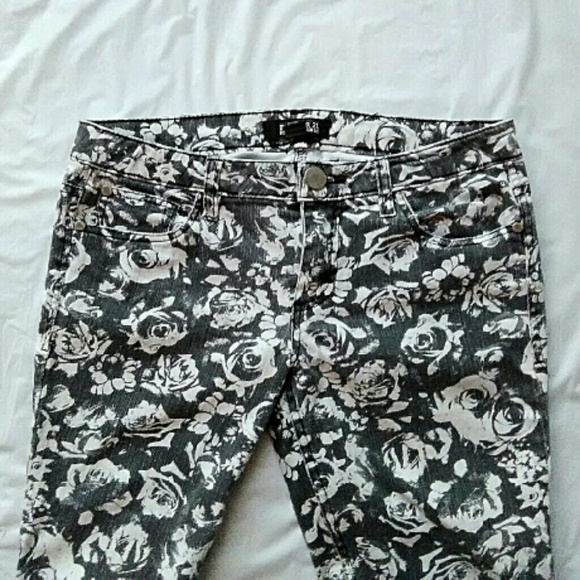Forever 21 Floral Print Premium Jeans - Picture 2 of 3