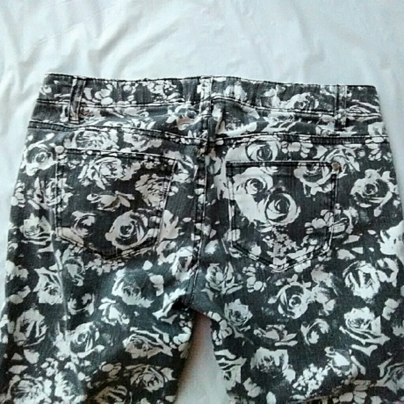 Forever 21 Floral Print Premium Jeans - Picture 3 of 3