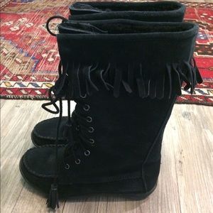 Super cute ll bean black fringe moccasin boots