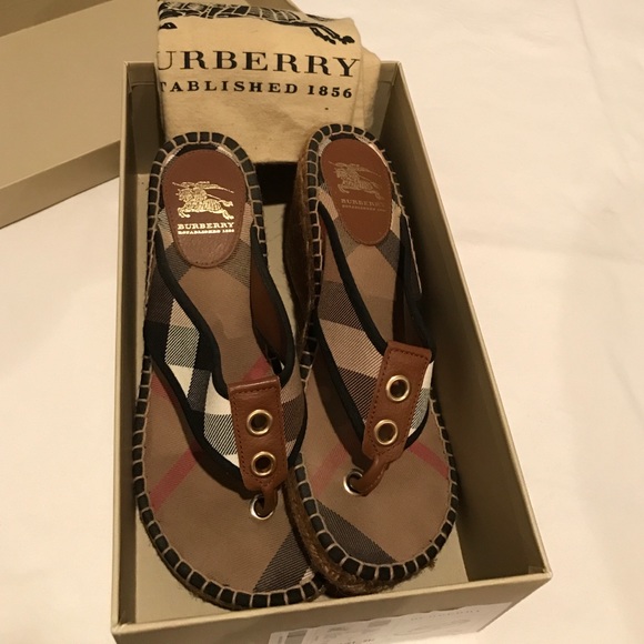 Burberry - Picture 4 of 4