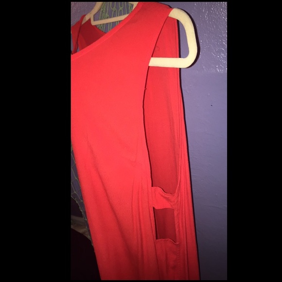 Flowy dress with open sides - Picture 2 of 3