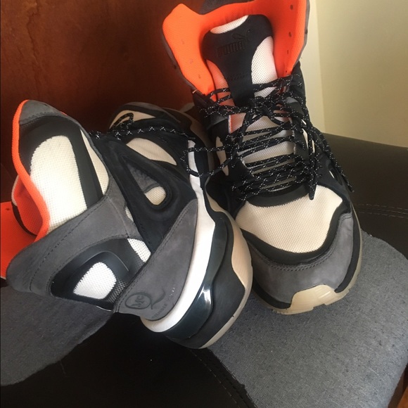 Alexander McQueen - Picture 2 of 2