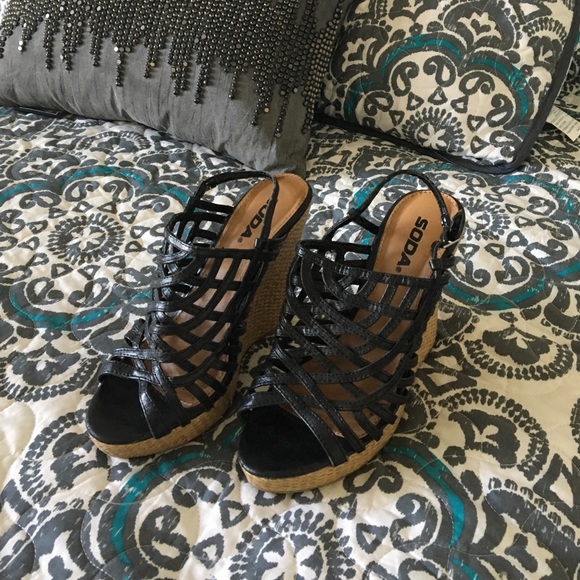 Black wedges