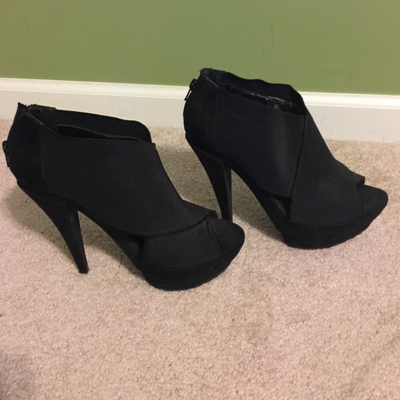 Black women's pump!
