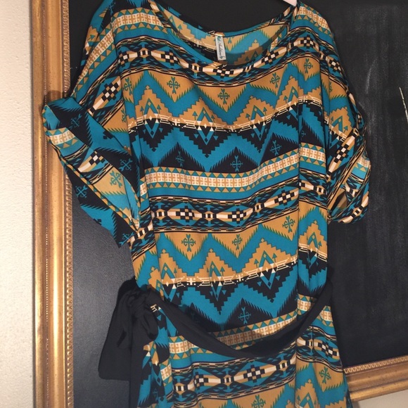 Dress with cuff, short sleeve & sash belt. L-XL - Picture 3 of 3