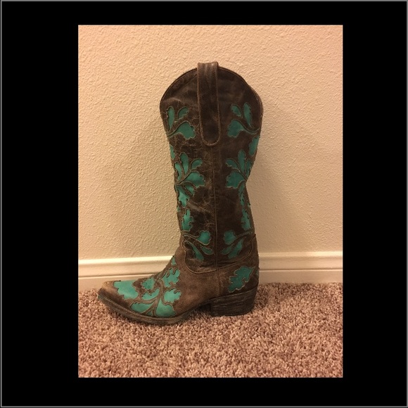 Cowboy boots! Turquoise & brown by: Lane