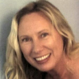 Meet your Posher, Lora