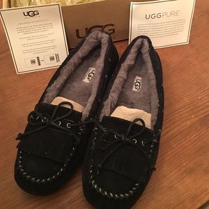 UGG Mandie Black w/Grey Lining