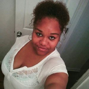 Meet your Posher, Adrianna