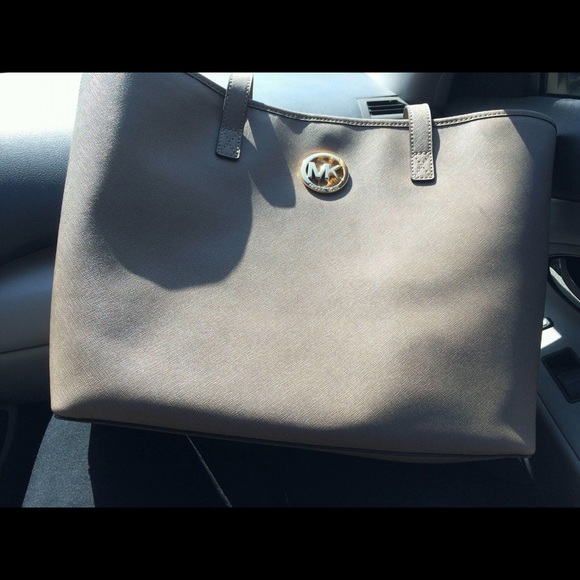 Micheal Kors Tote
