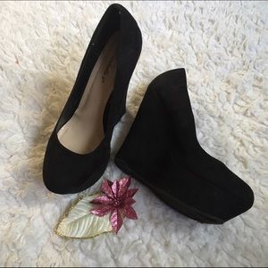 Breckelle's High Wedge BLACK Size 9