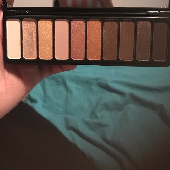 E.L.F nude eyeshadow palette