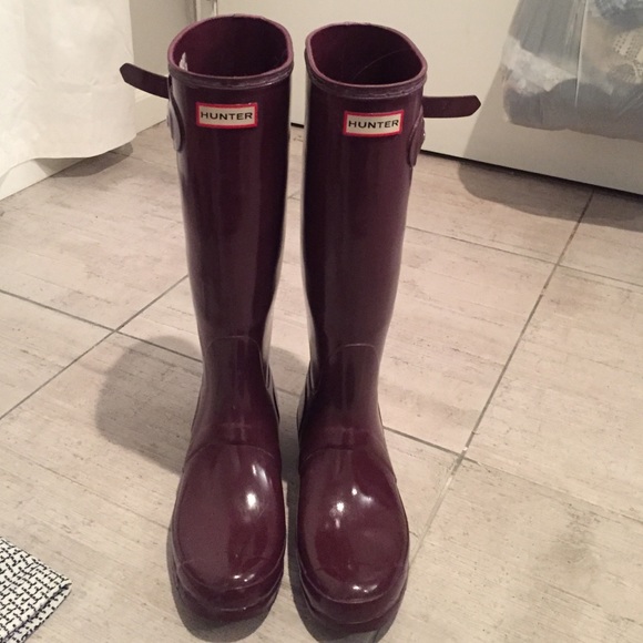 LIGHTLY WORN TALL HUNTER RAIN BOOTS SIZE 9