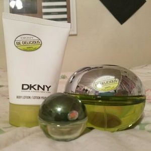 DKNY BE DELICIOUS PERFUME SET