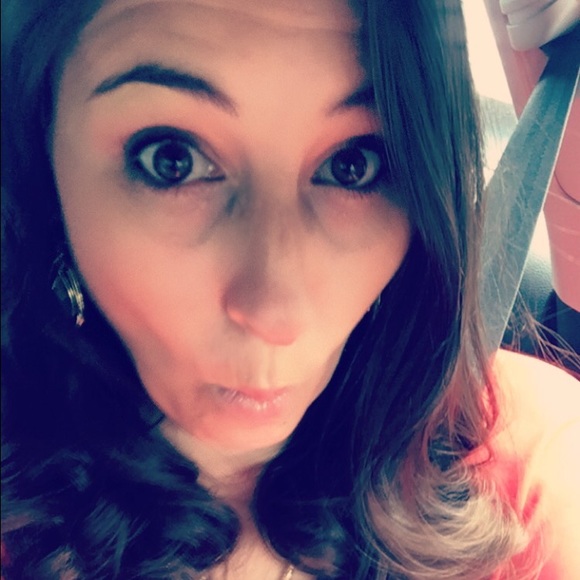 Meet your Posher, Lauren