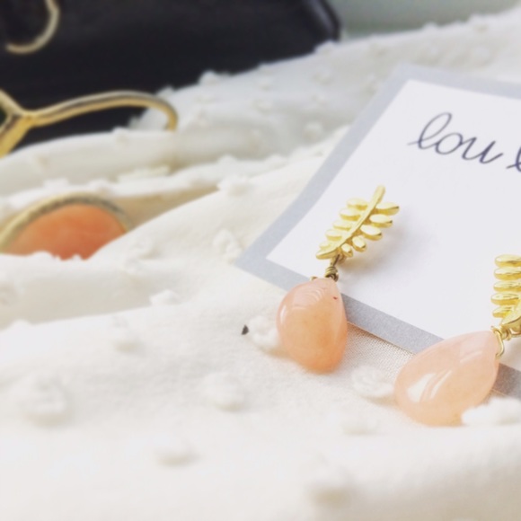 NWT Lou Lou Mia Raindrop Studs