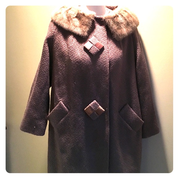 Vintage winter coat with fur collar. Circa 1950s - Picture 1 of 4