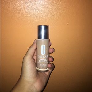 Clinique Beyond Perfecting Foundation + Concealer