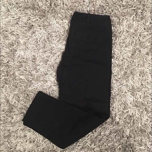 Gap Black cropped pants.