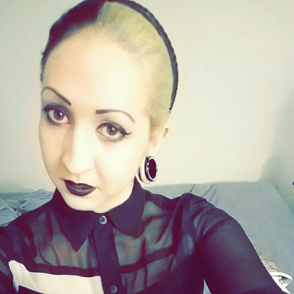 Meet your Posher, Haley - Picture 3 of 6