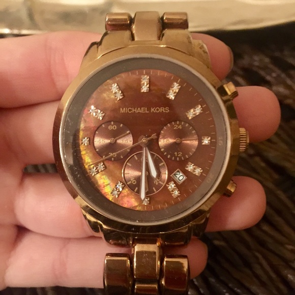 Michael Kors Rose Gold Large Watch - Picture 3 of 3