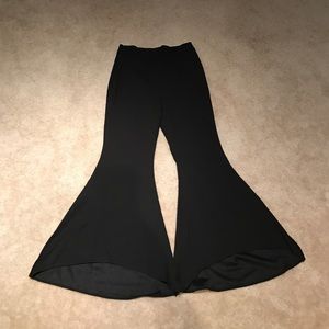 High waited, extreme flared Capri, black pants.