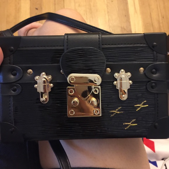 Black clutch crossbag