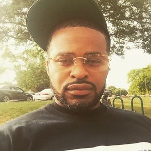 Meet your Posher, Derrick