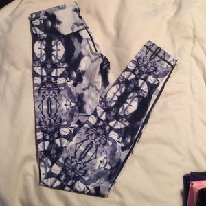 Rare Lululemon W.U pant! Size 2! Rare Lululemon W.U pant! Size 2!