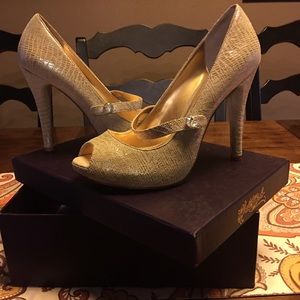 Hale Bob Mark Jane Peep Toe Pump